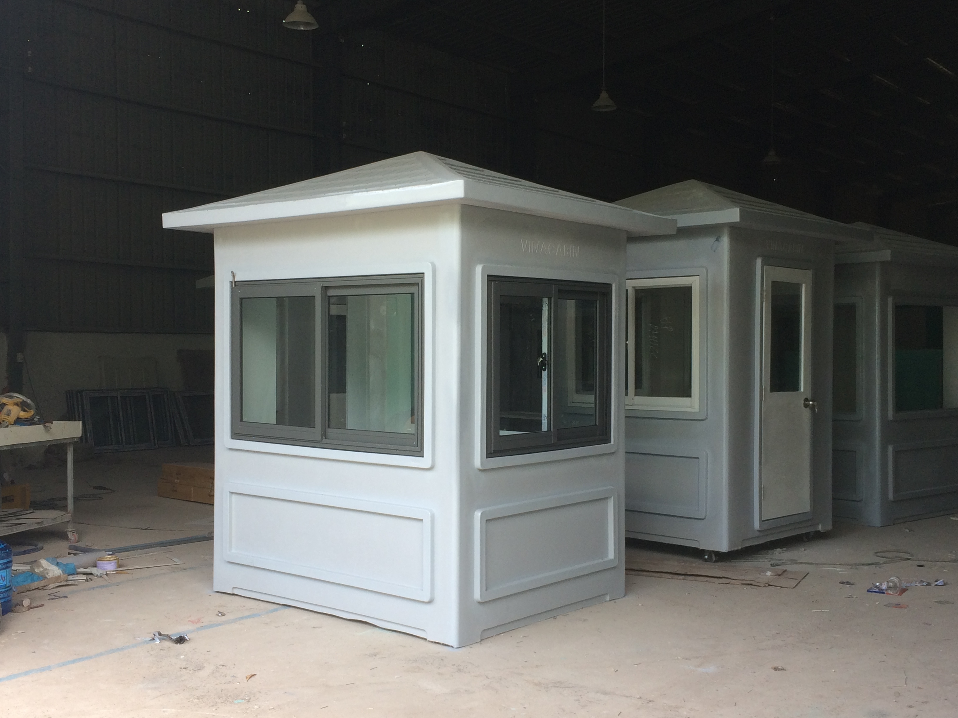 Nhà bảo vệ VINACABIN kích thước thân 1,5 x 1,9m sử dụng nhôm hệ Việt Pháp