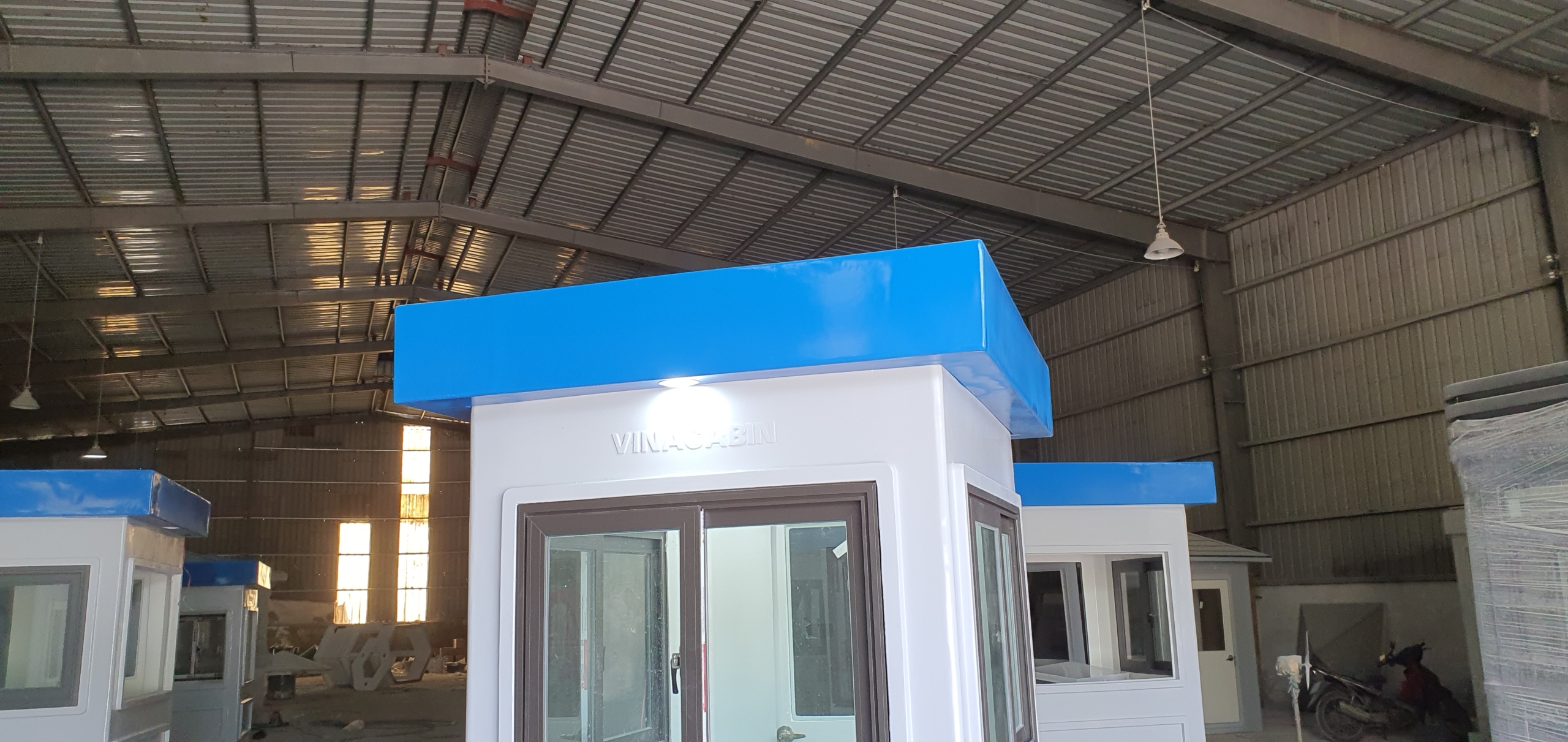 Bốt gác Vinacabin có đèn chiếu sáng bên ngoài
