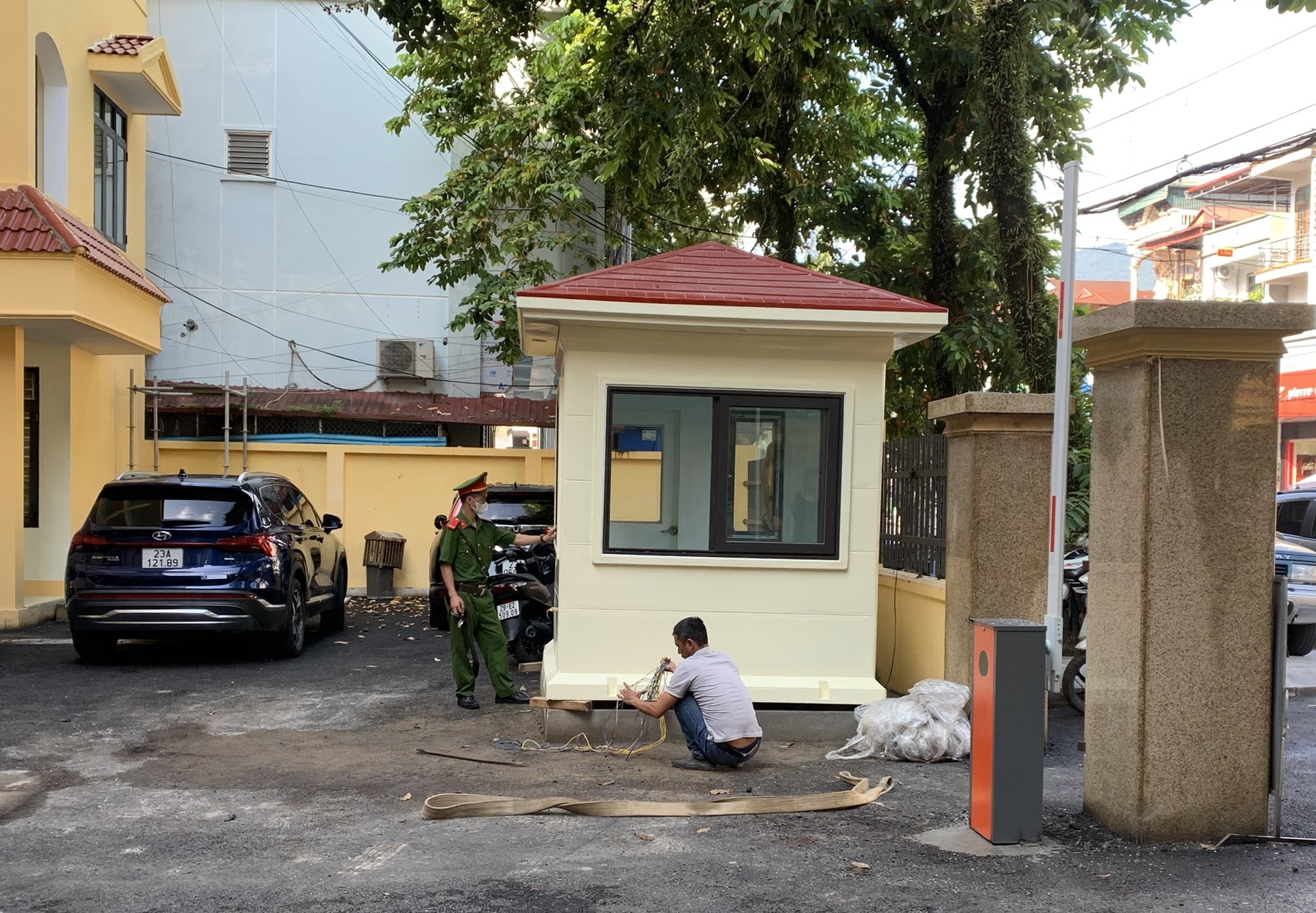 Chốt an ninh cơ quan công quyền