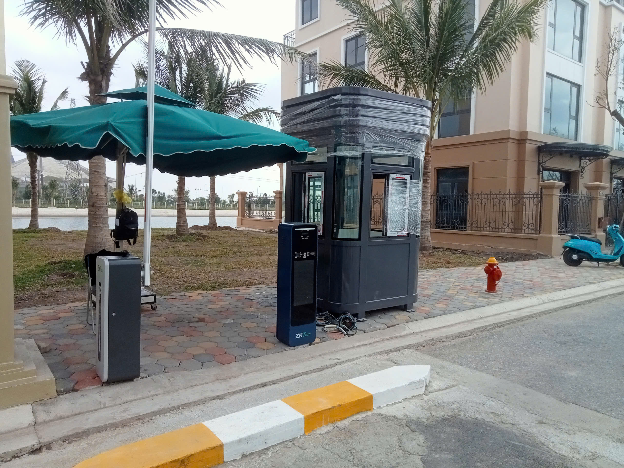 Lắp đặt cabin bảo vệ tại Vinhome