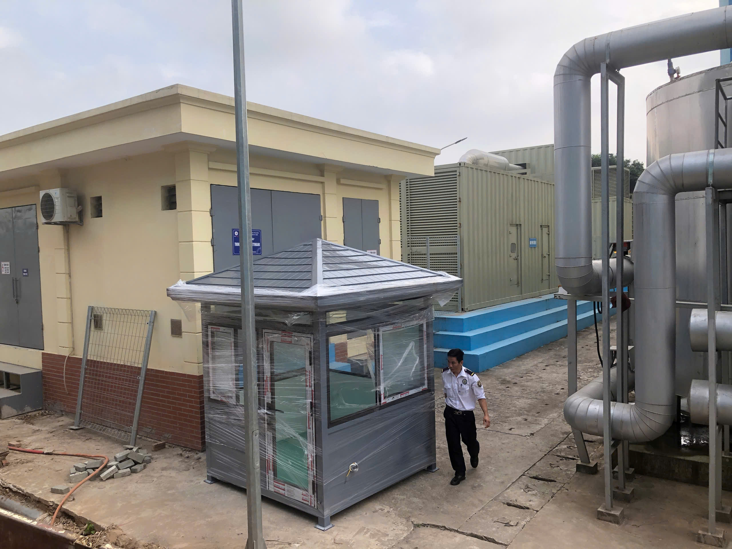 Nhà bảo vệ có kết cấu vũng chắc và nội thất tiện nghi