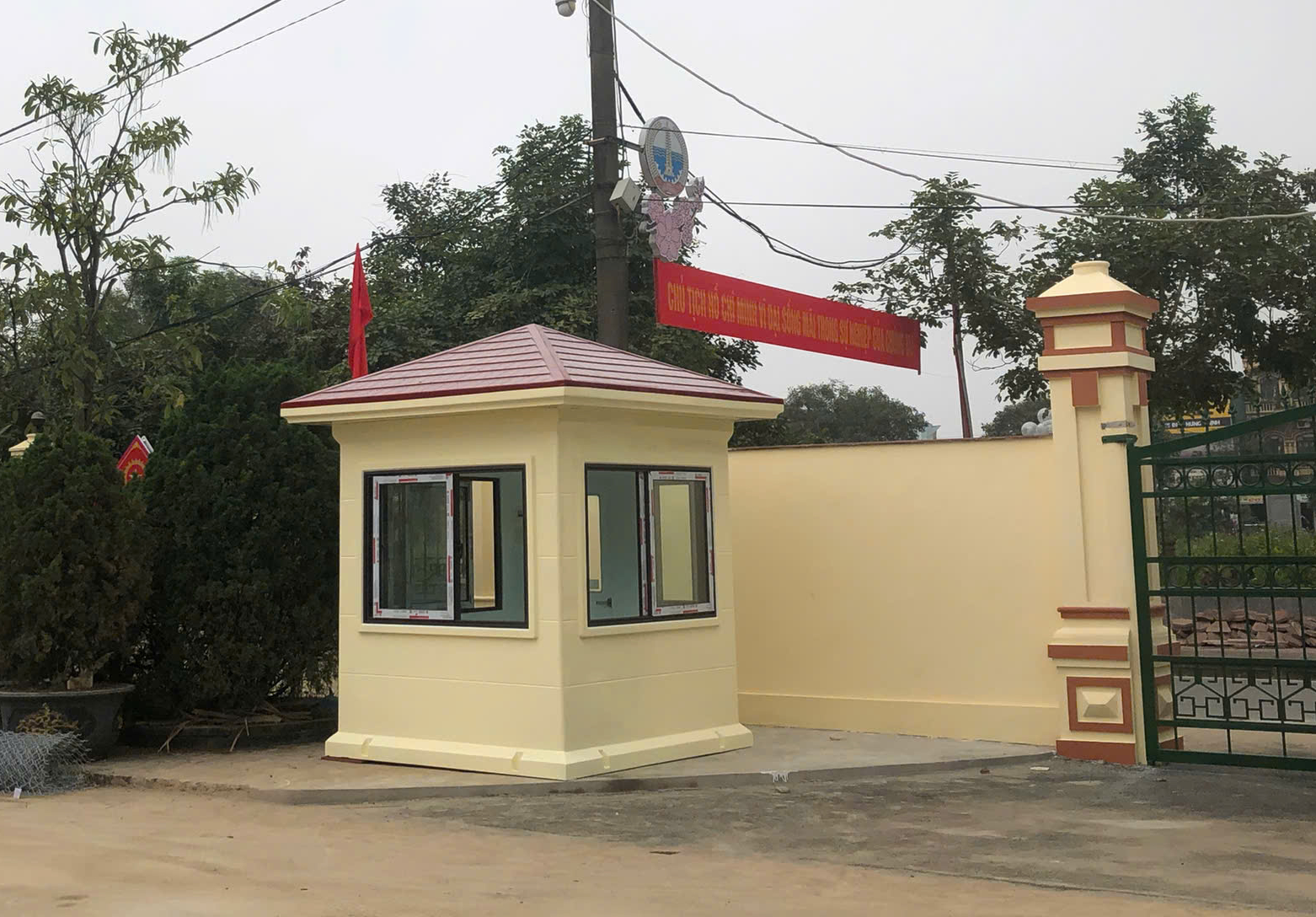 Chốt bảo vệ trụ sở cơ quan